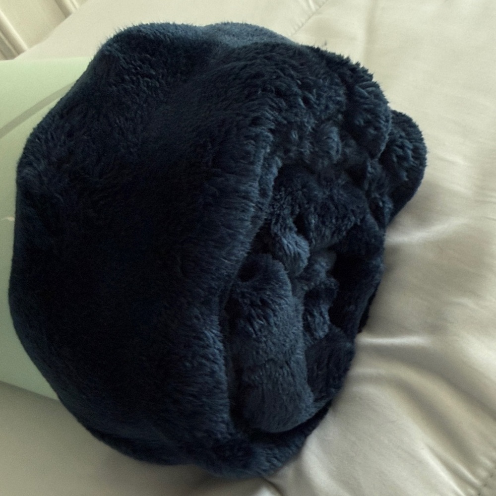 Navy Bubble Blanket/Throw - Picture 4 of 8